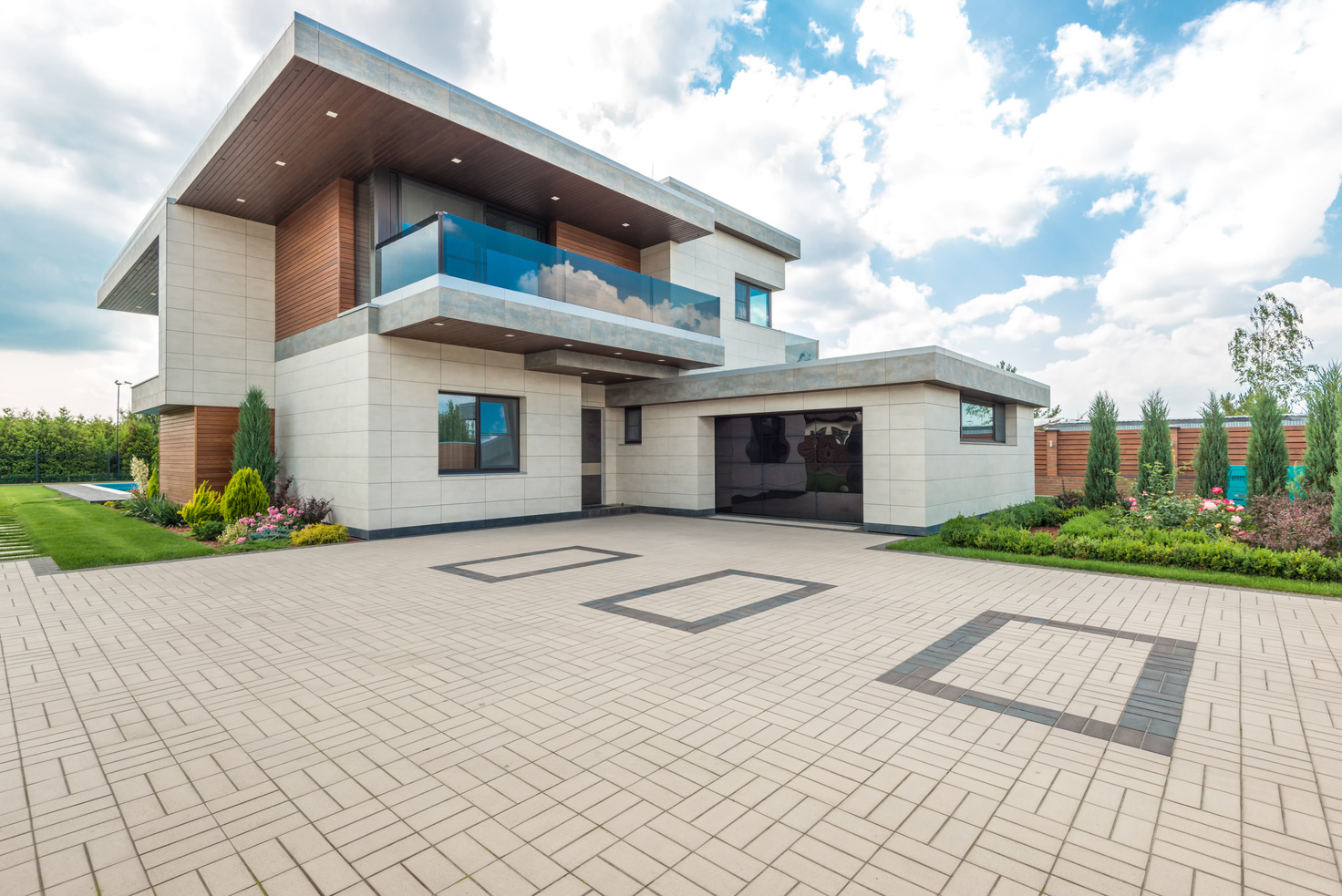 A Beautiful House with Garage Near the Yard